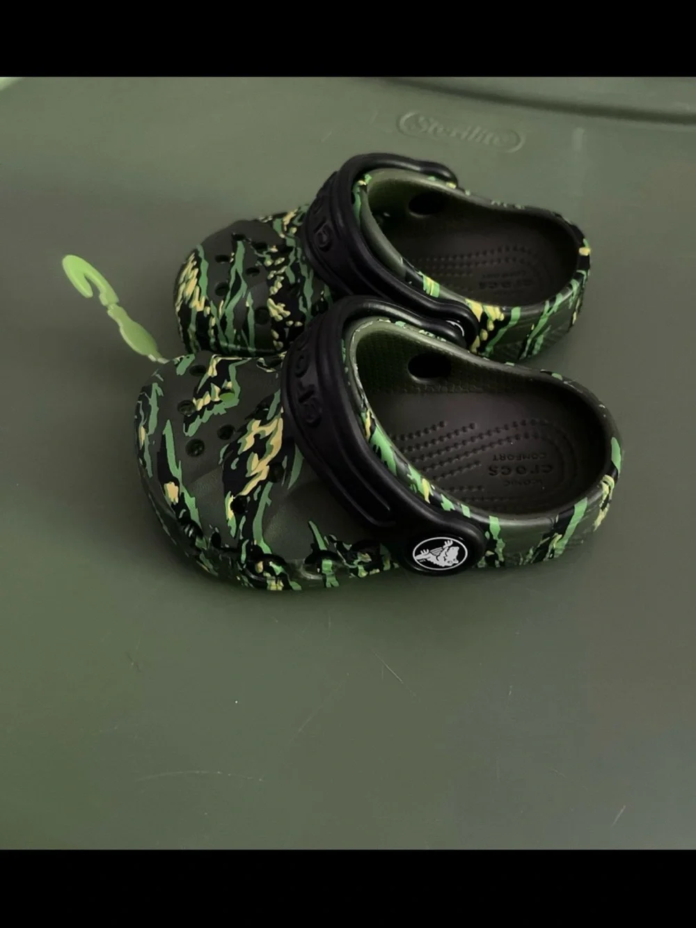 CROCS Kids Clog in Green Black Camo